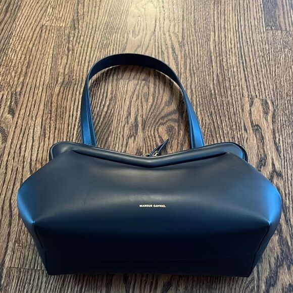 M Frame Leather Shoulder Bag
Mansur Gavriel Color: Black/ Flamma - Picture 15 of 16